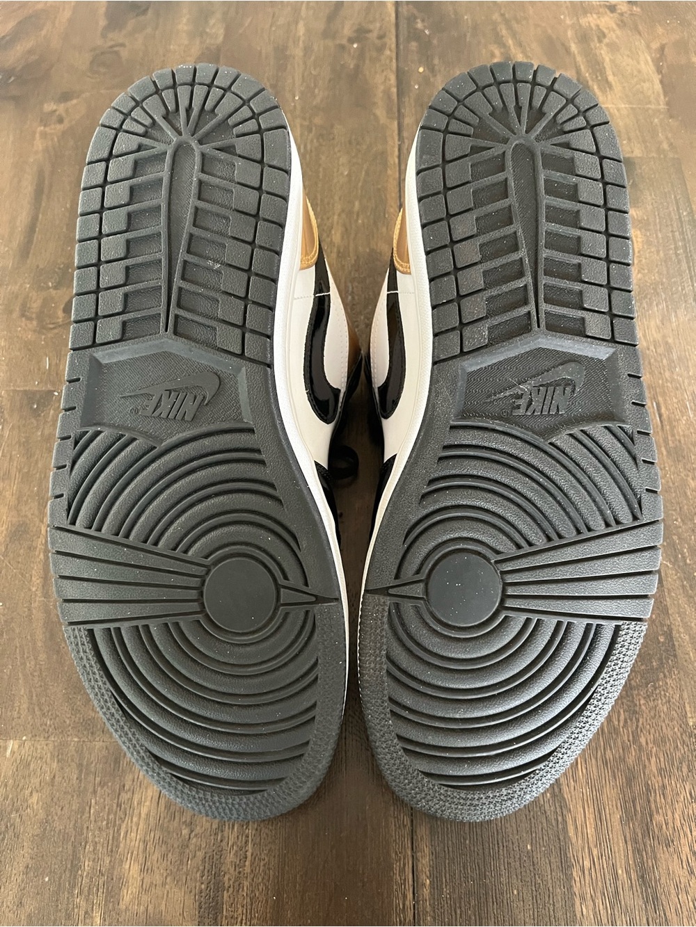 Air Jordan 1 Low Gold Toe - Picture 7 of 7